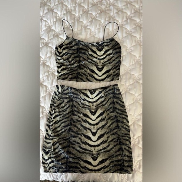 Windsor Dresses & Skirts - Windsor Black and Cream Patterned Sequin Set